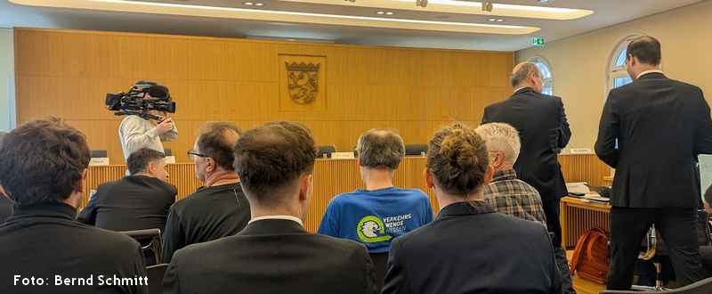 Gerichtssaal Hessisches Staatsgericht. Kamera im Gerichtssaal.