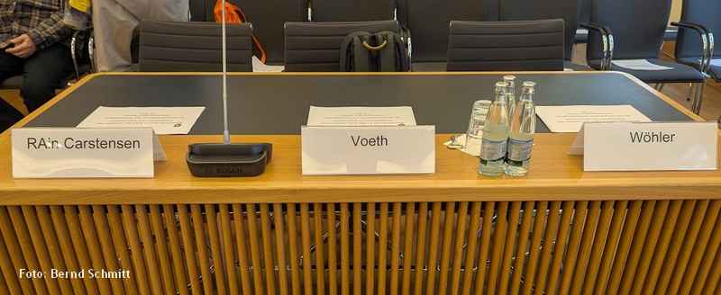 Gerichtssaal Hessisches Staatsgericht. Bank des Umweltverbundes