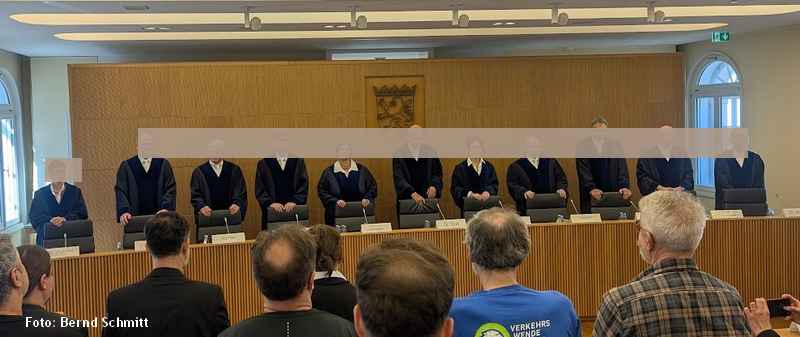 Gerichtssaal Hessisches Staatsgericht. Richterbank.